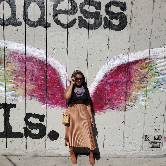 Meet your Posher, Miss B - Picture 1 of 1